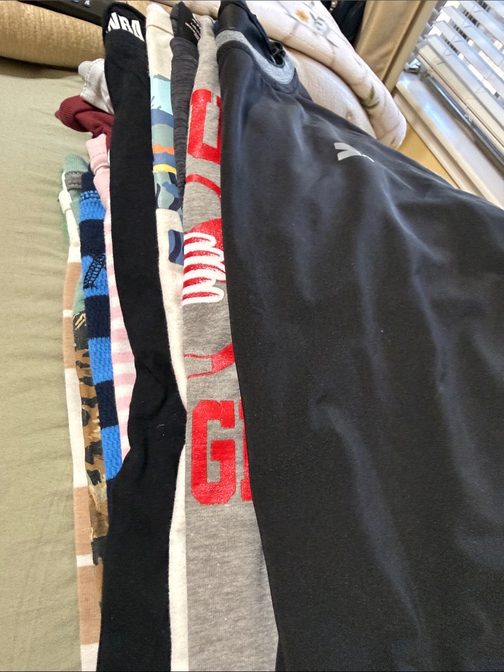 Kids L/XL bundle. 15 shirts, brands-Tommie Hilfiger, starter, NBA, Old Navy, Gap